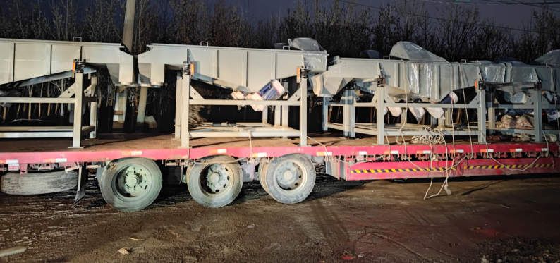 10臺(tái)直線篩發(fā)貨，優(yōu)化工藝結(jié)構(gòu)，改進(jìn)進(jìn)出料口和防塵口