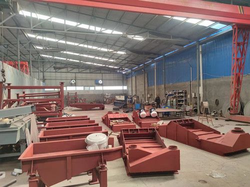 直線振動篩、給料機、旋振篩、全304旋振篩車間生產中