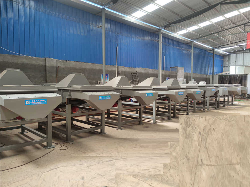 9臺直線振動(dòng)篩專車發(fā)貨