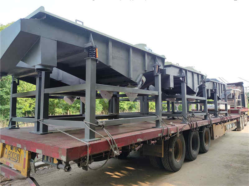 浙江客戶七臺1030兩層直線篩準(zhǔn)備發(fā)貨，雙電機(jī)雙拉撐，用料厚實(shí)，經(jīng)久耐用，感謝浙江老朋友信任與支持