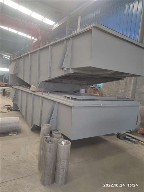 10臺直線振動篩加班加點(diǎn)，緊張有序生產(chǎn)制作中