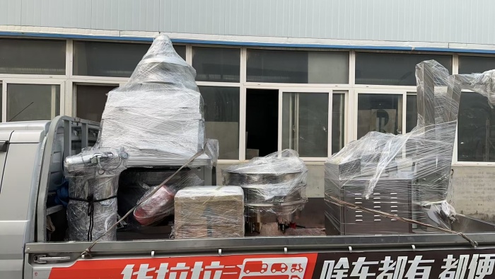真空上料機、無塵投料站、旋振篩發(fā)貨