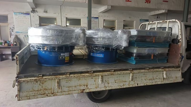 兩臺振動篩，兩臺振動平臺發(fā)貨