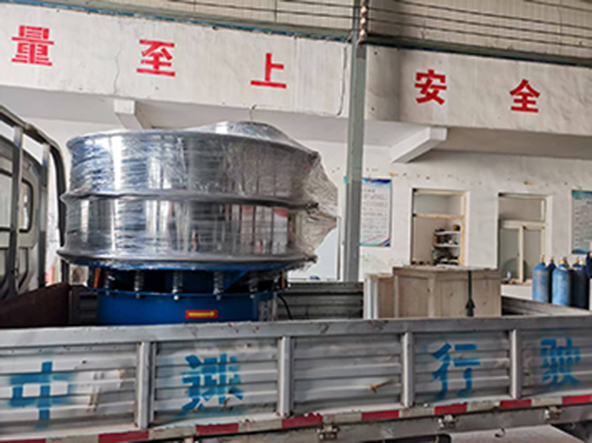 1200型旋振篩、200型檢驗(yàn)篩發(fā)貨