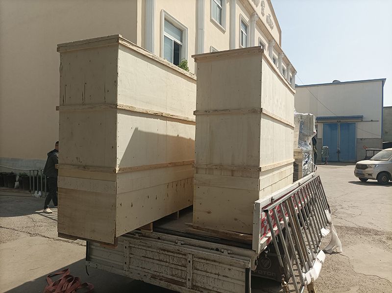 三臺(tái)上料機(jī)+1臺(tái)投料站發(fā)貨