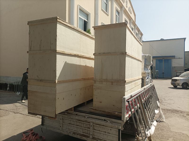 三臺上料機+1臺投料站發(fā)貨