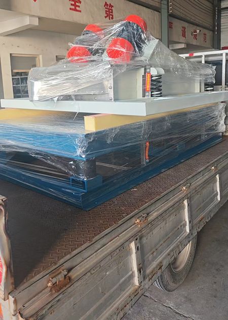 振動平臺、直線篩發(fā)貨